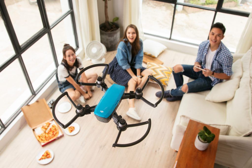 Perbedaan Teknik Pengambilan Gambar Drone Pemula dan Profesional