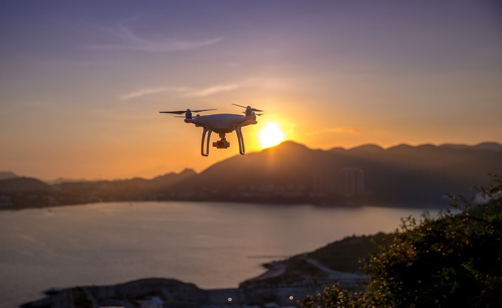 Cara Menerbangkan Drone Fotografi yang Aman