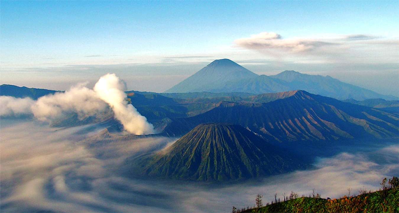 Menjelajahi Keindahan Alam Indonesia Wikisadia